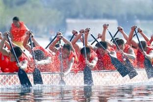 首节还有近3分钟 湖人双向球员霍奇已经替补登场了